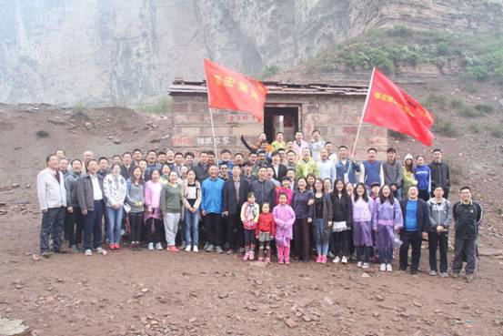 ob.com成功举行军事素质拓展训练